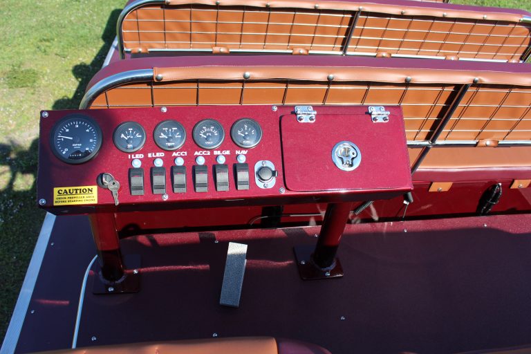 CONTROL CONSOLE 8 Diamondback Airboats